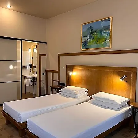 Western Santakos Hotel